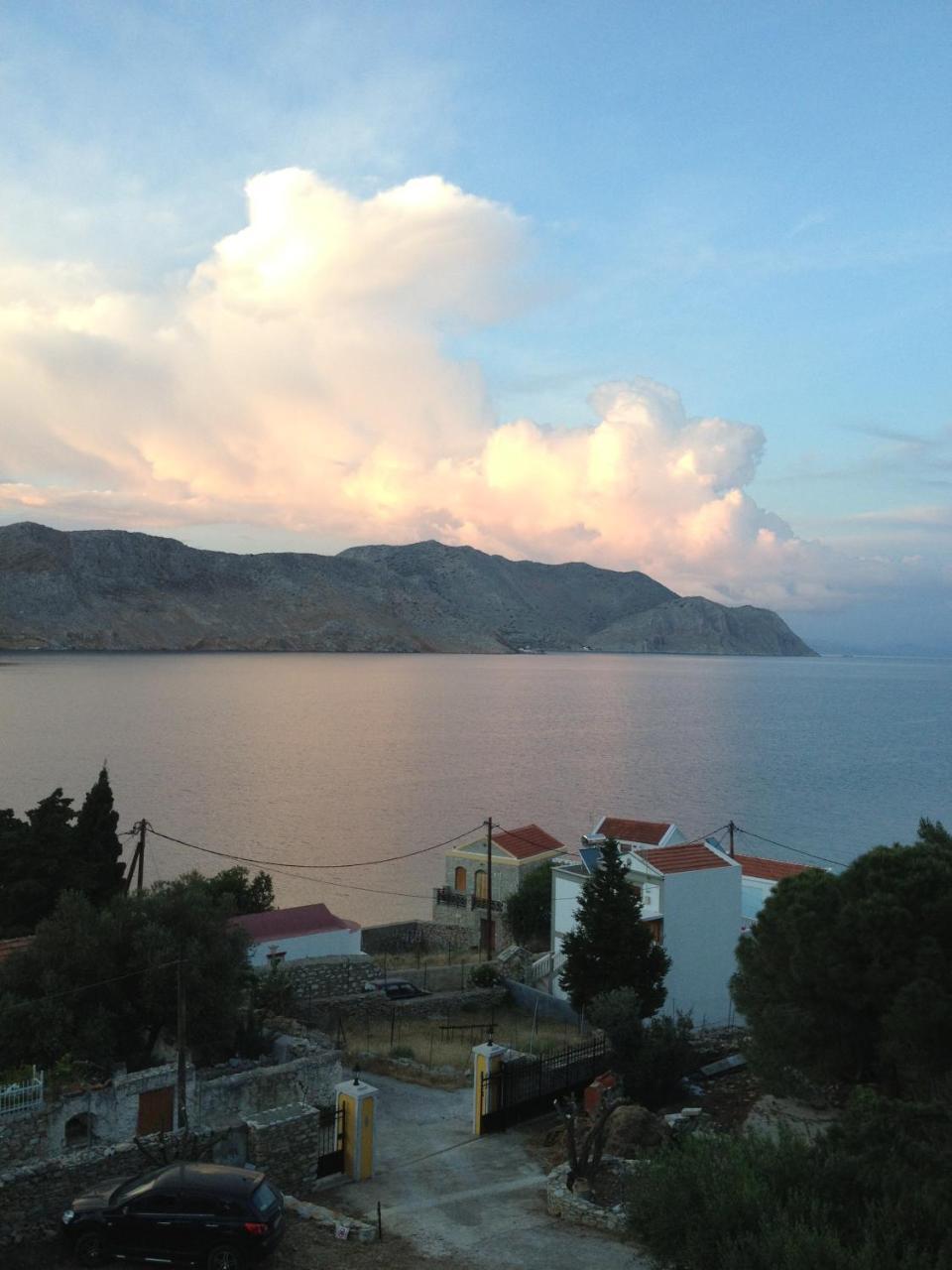 Panorama Thea Daire Simi Dış mekan fotoğraf